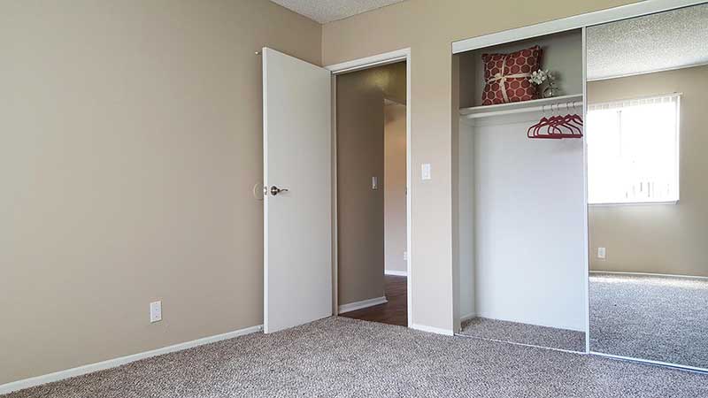 Shadow Mountain Interior Bedroom and Sliding Closet